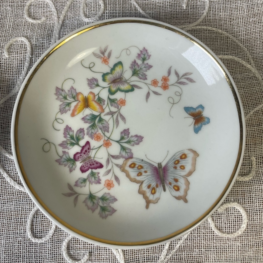 Vintage 1979 Butterflies Fine Porcelain Trinket Dish With 22K Gold Trim. 5”